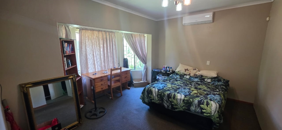 5 Bedroom Property for Sale in Wilkoppies North West